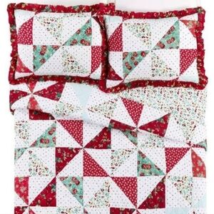 Pioneer Woman King Pinwheel Quilt Set